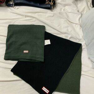 Hunter Green and Black Men's Scarf Set